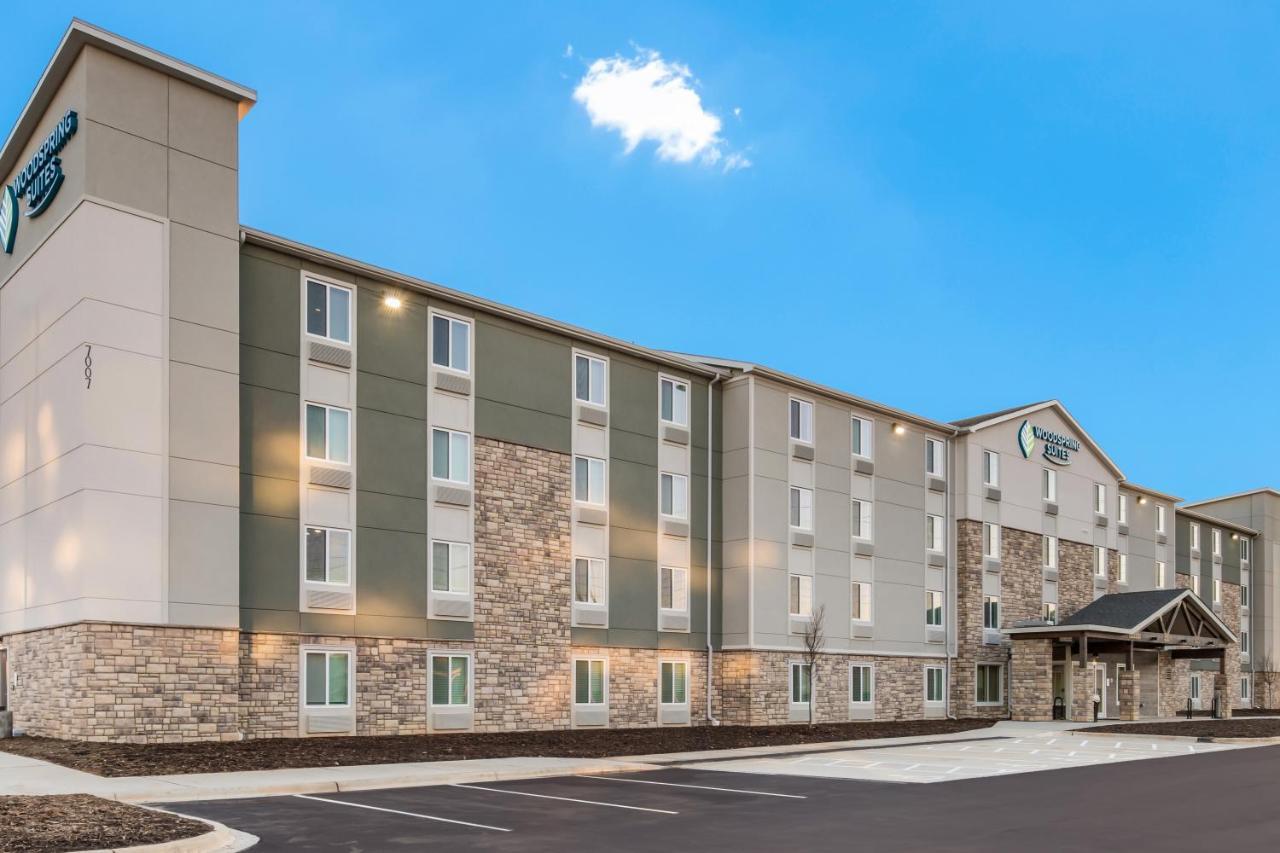 Woodspring Suites Charlotte - University Research Park ภายนอก รูปภาพ